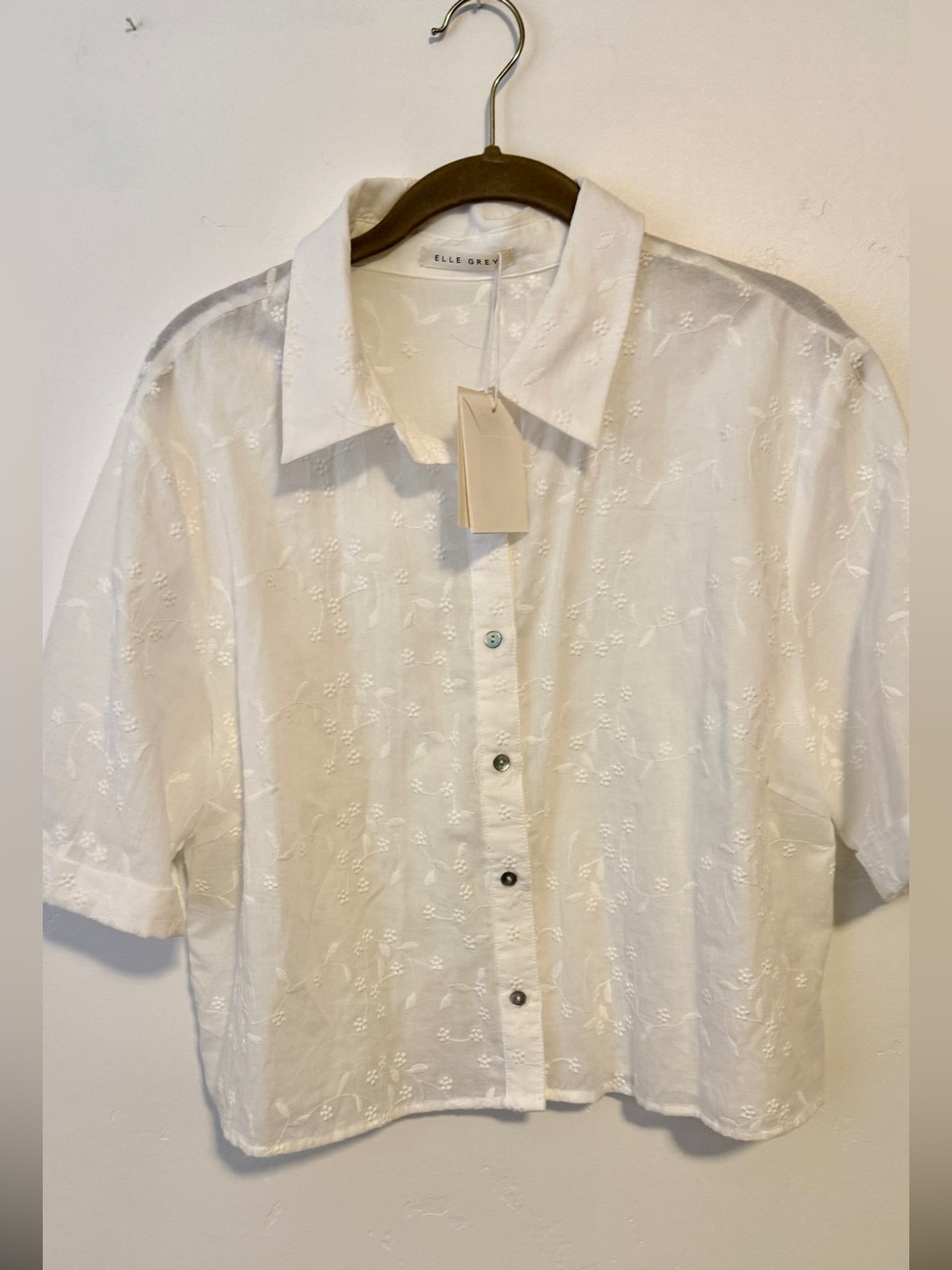 NWT! White Eyelet Short-Sleeve Button-Up Cropped Top